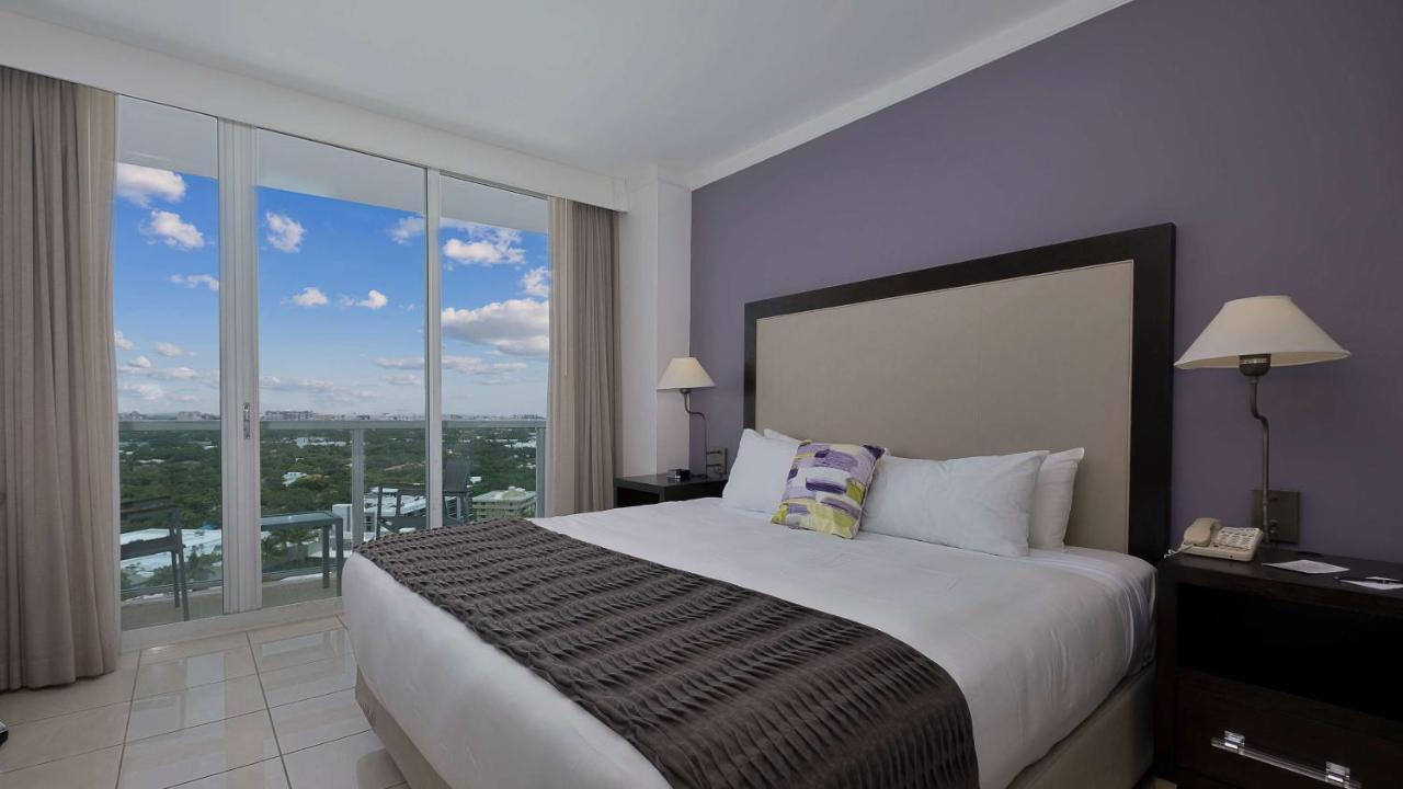 King Room with City View and Balcony