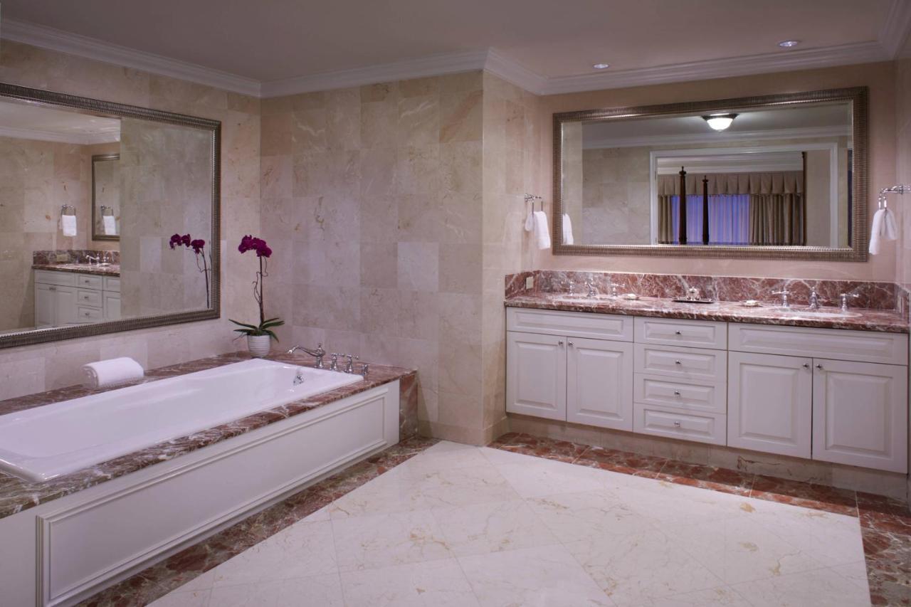One-Bedroom Executive Suite City View