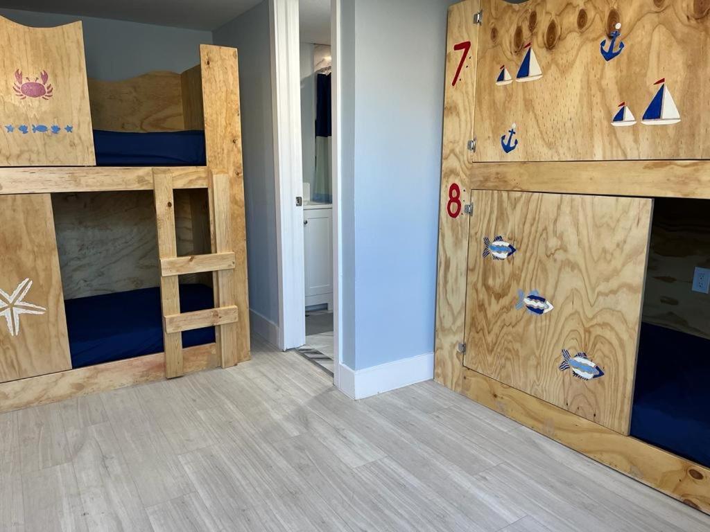 Single Bed 4-Bed Dormitory Room