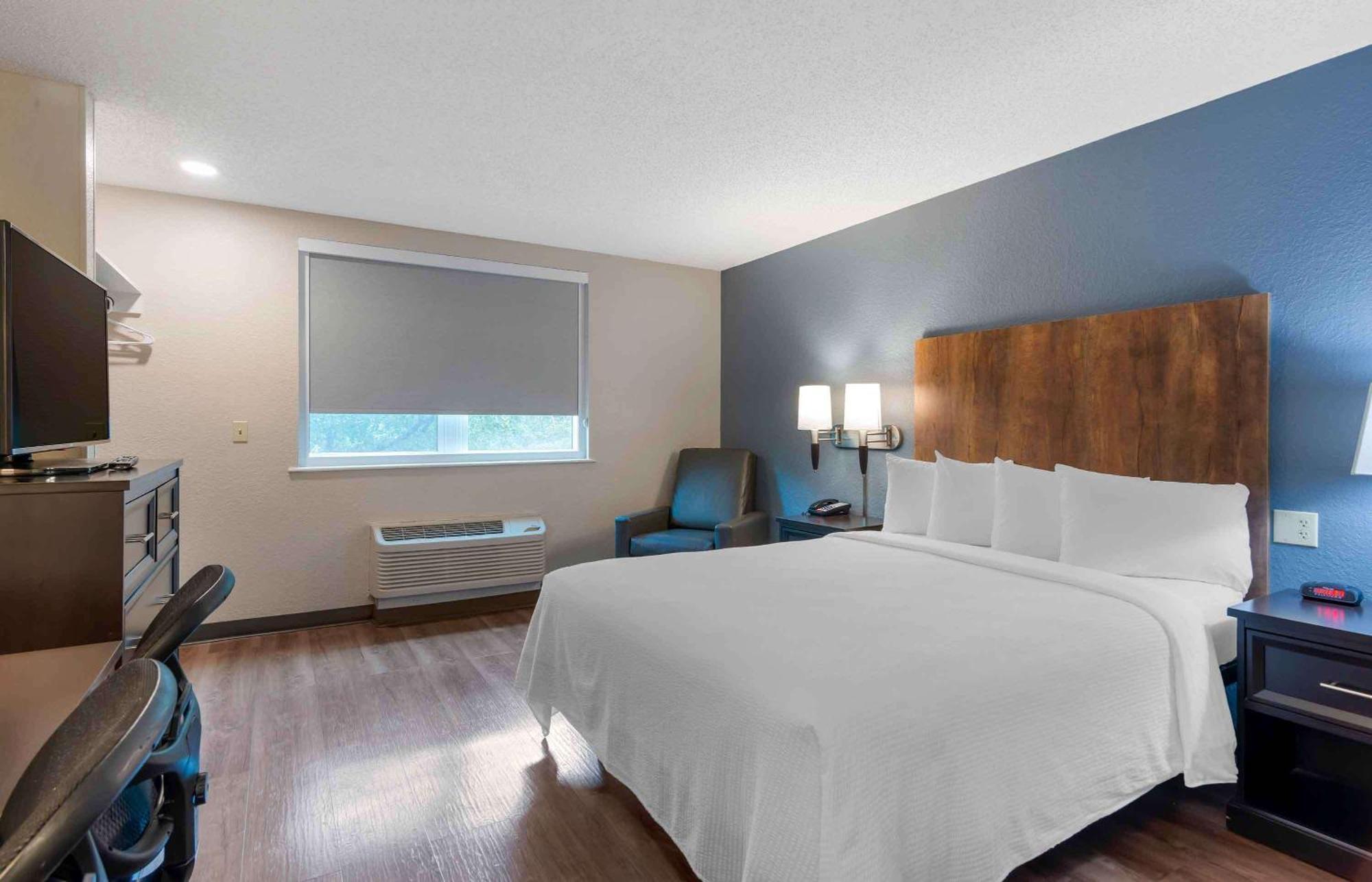 Studio 1 Queen Bed Hearing Accessible Non-Smoking,1710015693:JPEG