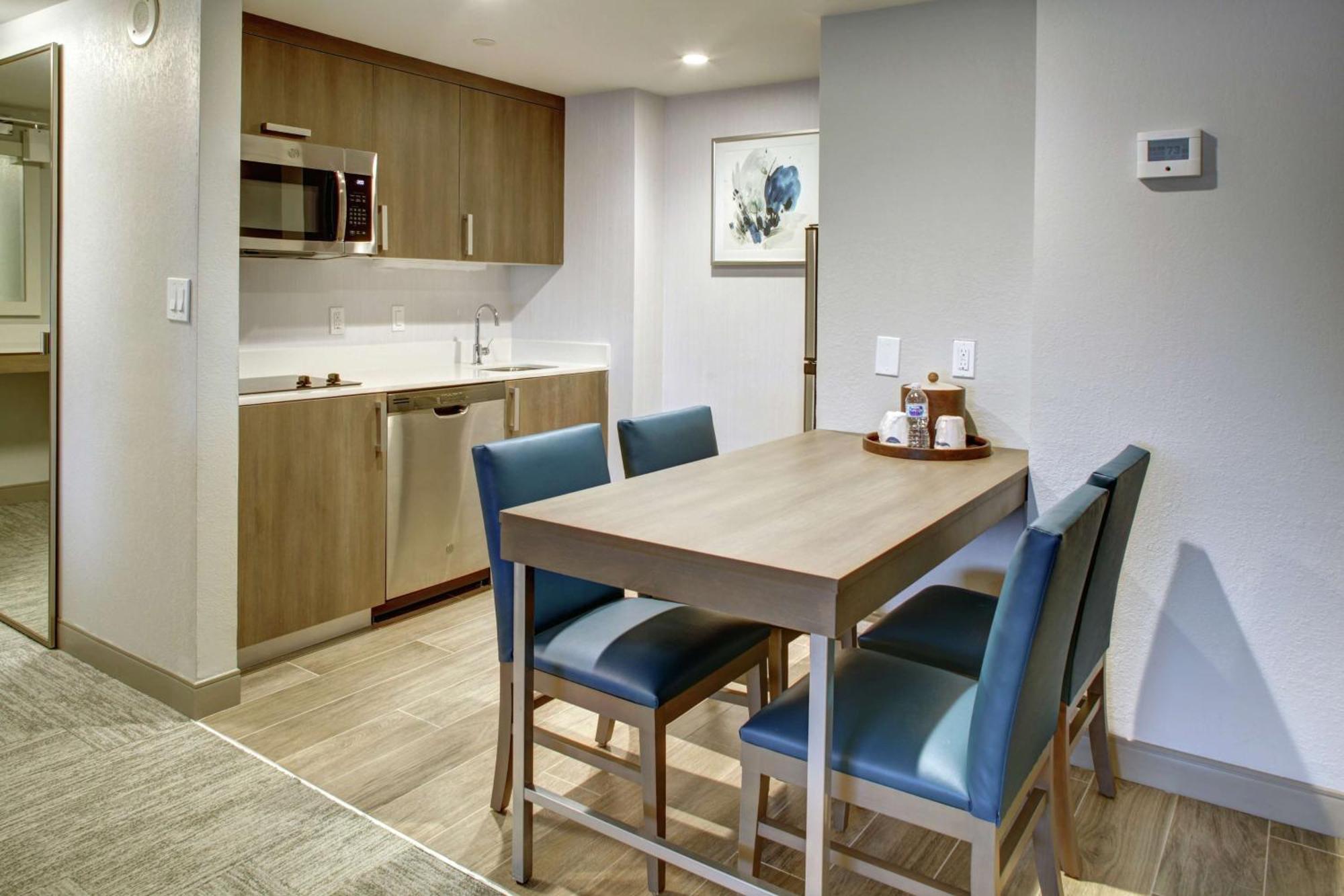 Double Suite with Kitchenette - Non-Smoking