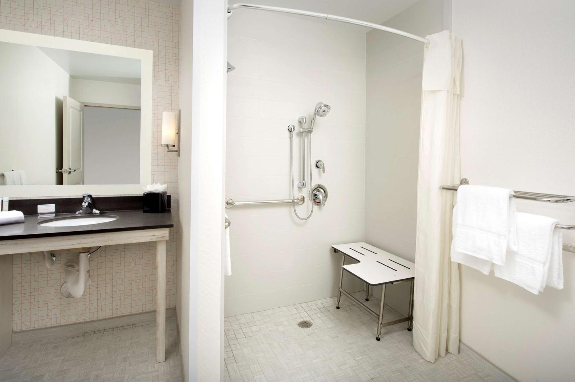 King Studio Roll Shower Mobility Hearing Access or Non-Smoking