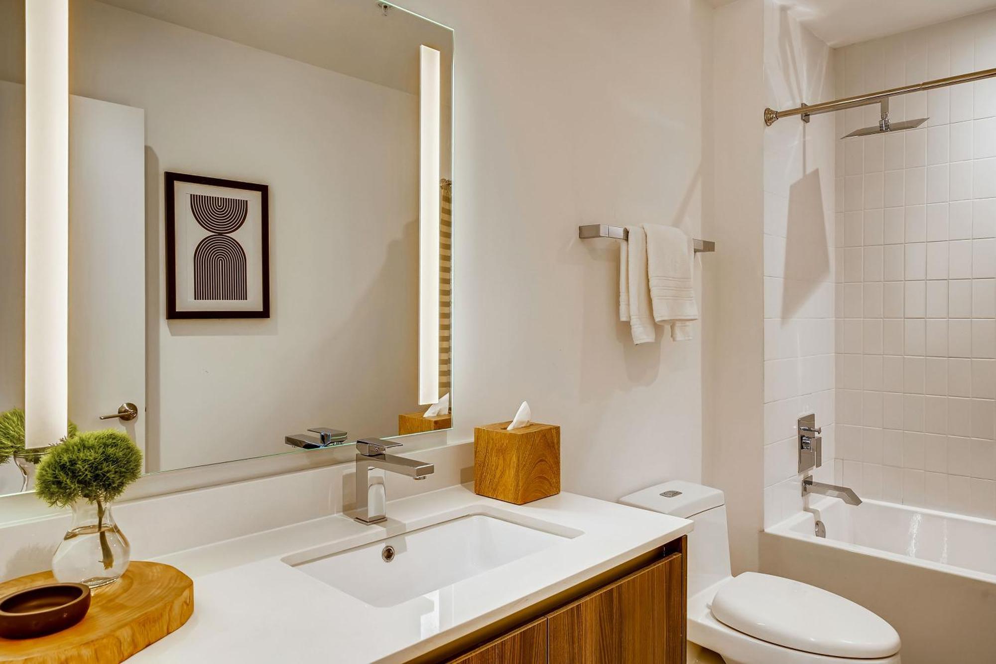 1 Bedroom Suite 1 Queen