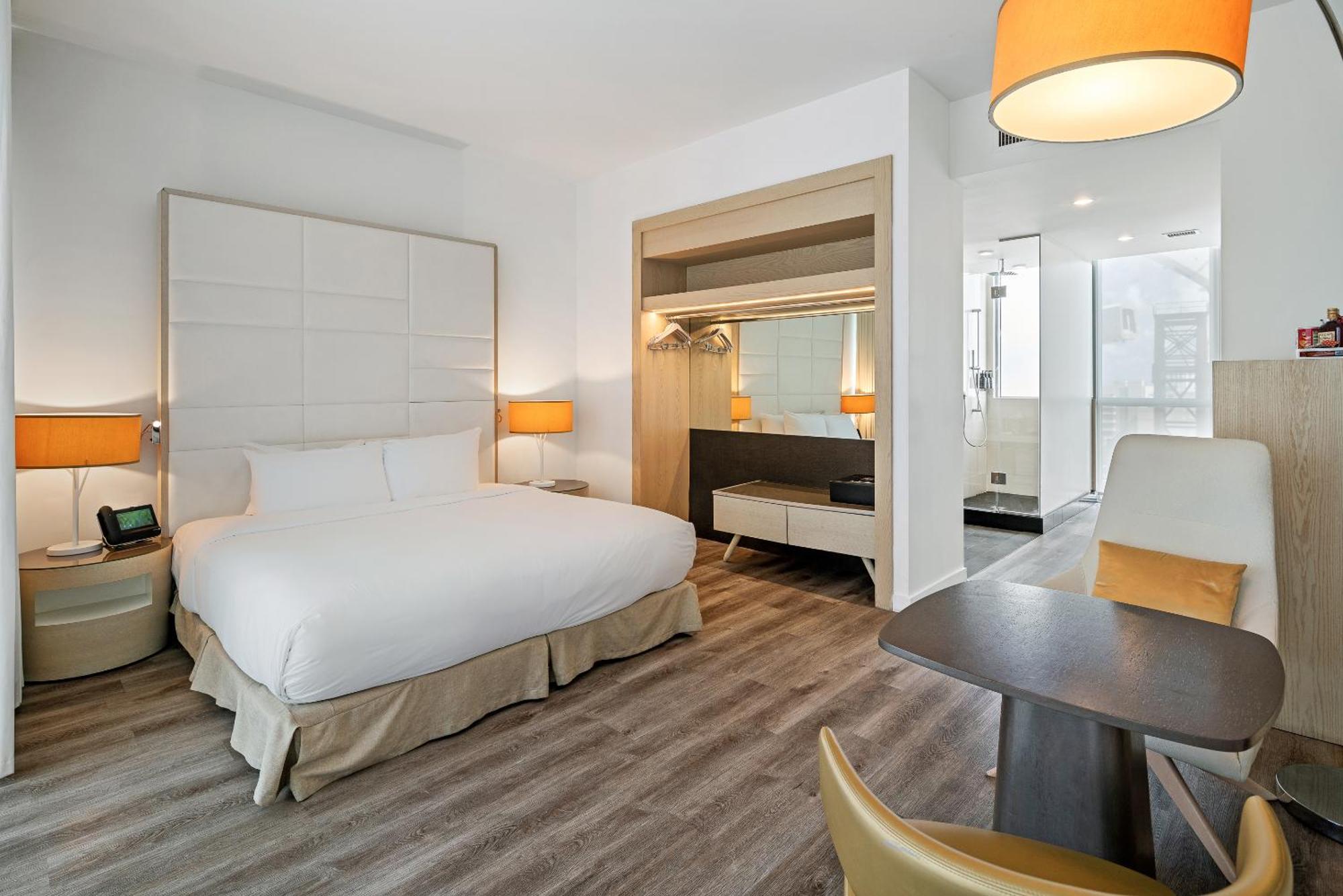 Kamer met Kingsize Bed, Balkon en Uitzicht op de Stad