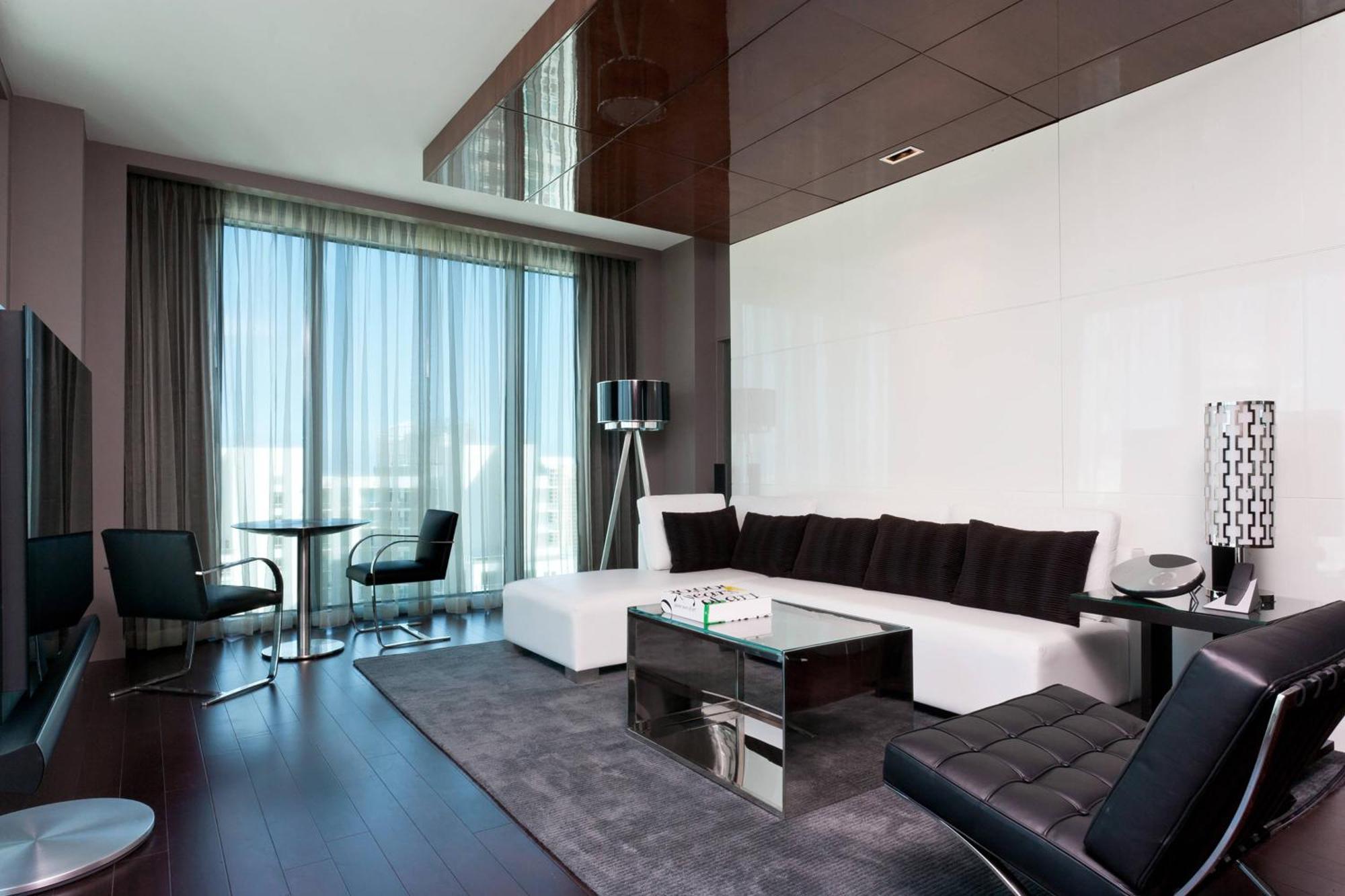 Miro 1 Bedroom Executive Suite 1 King City View