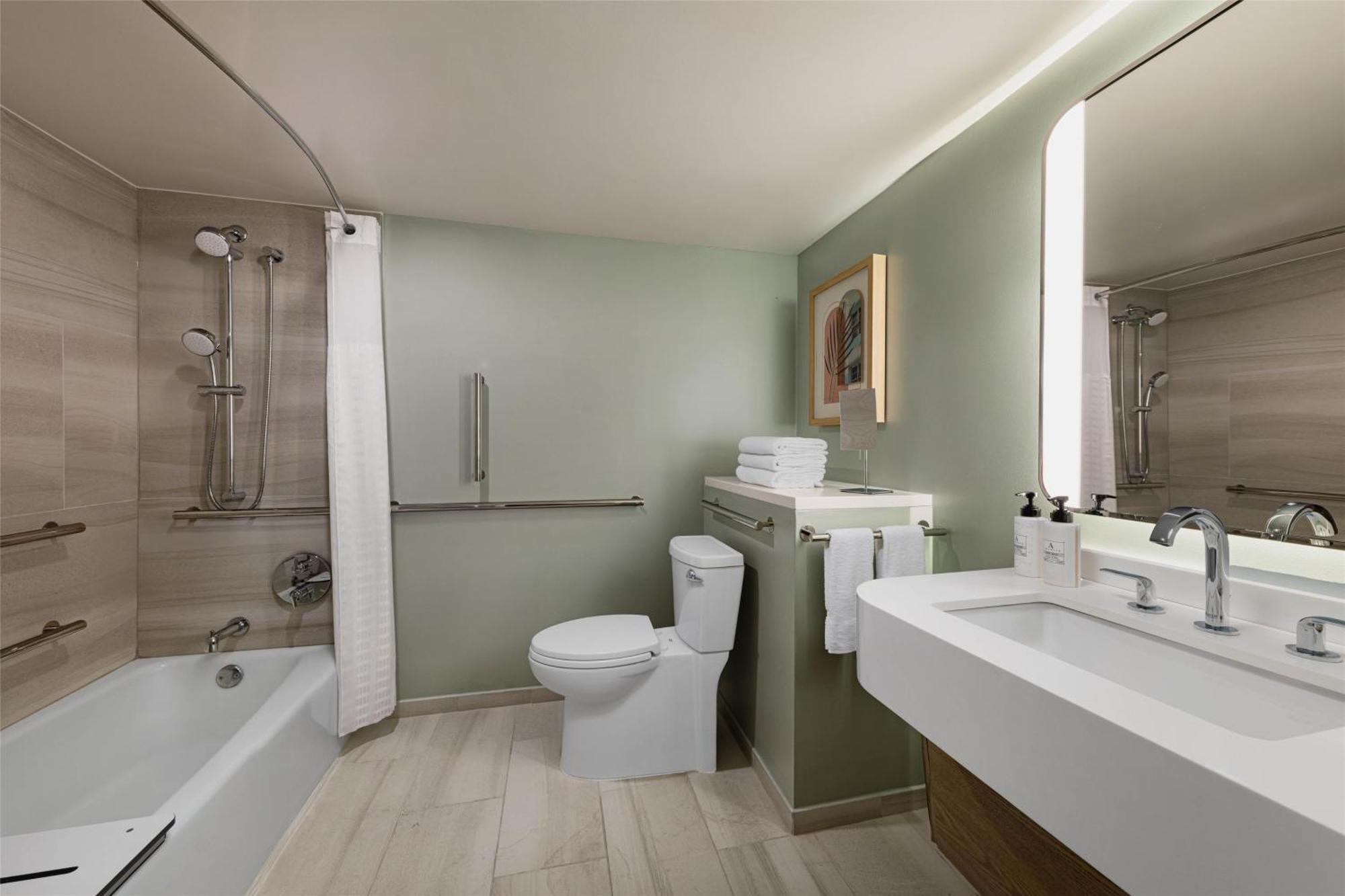 Deluxe King Room with Tub - Mobility Accessible,1615653064:JPEG