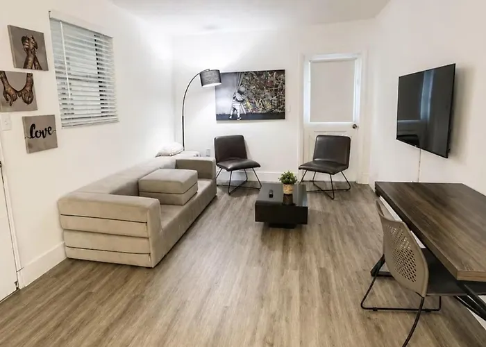 Ecostays Comfort Apartment Near Miami Airport 308